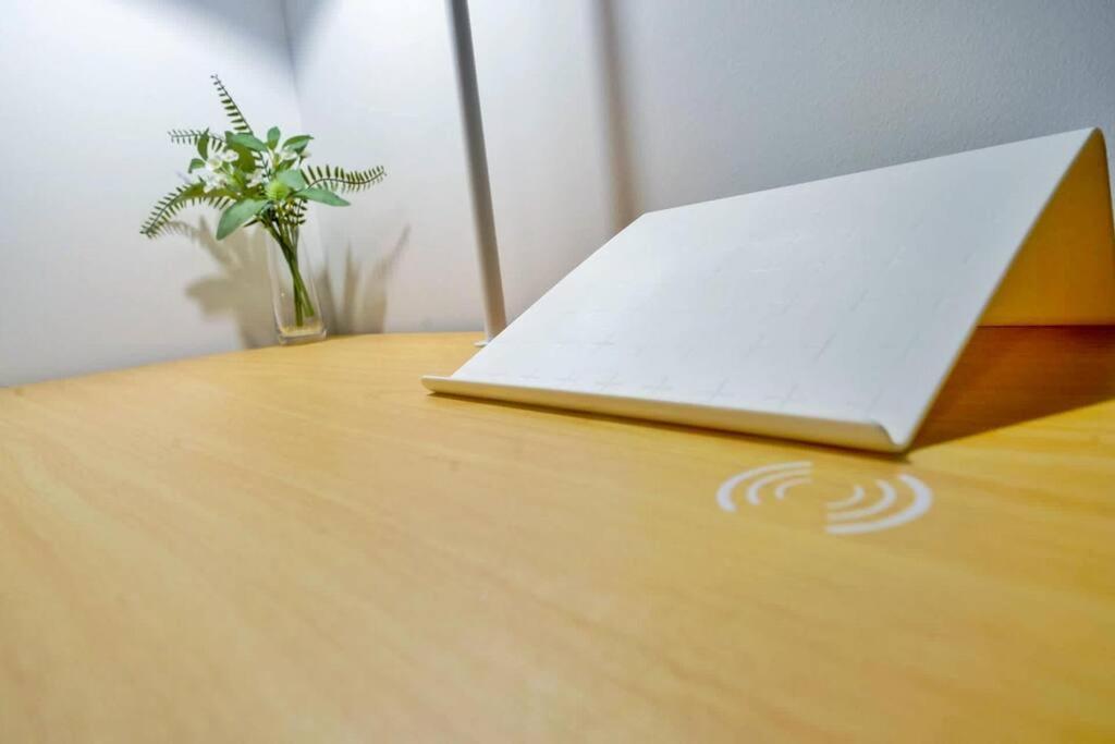 New Stylish Getaway- 5 Mil To Uptown/3 Smart Tvs! Apartamento *
