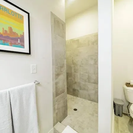Appartamento New Stylish Getaway- 5 Mil To Uptown/3 Smart Tvs! Charlotte Esterno foto