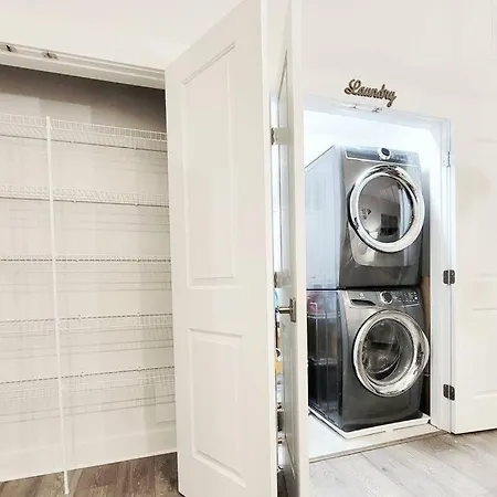 Appartamento New Stylish Getaway- 5 Mil To Uptown/3 Smart Tvs! Charlotte Esterno foto