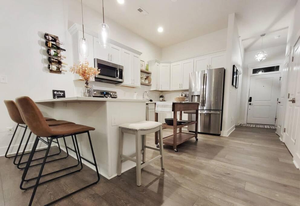 New Stylish Getaway- 5 Mil To Uptown/3 Smart Tvs! Charlotte