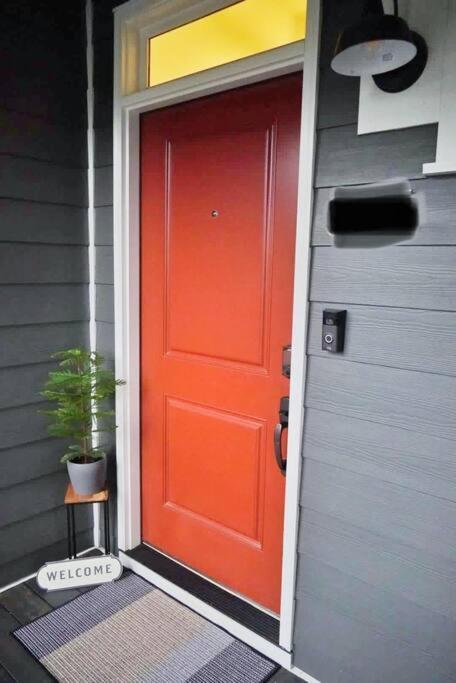 New Stylish Getaway- 5 Mil To Uptown/3 Smart Tvs! *
